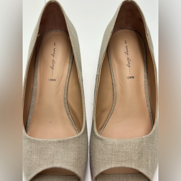 In Every Story women’s wedges. Size 12 Wide - Picture 2 of 5